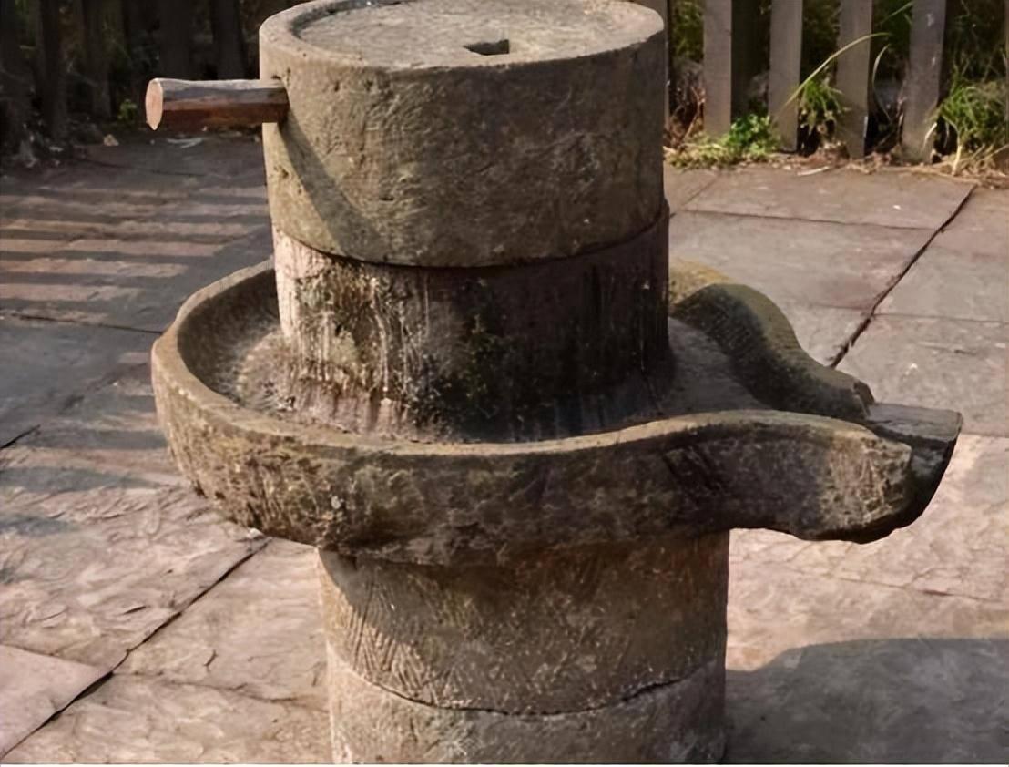 侵华日军*行暴**照片，女子为活命，脱下衣服让日本人拍摄，*辱侮**致死