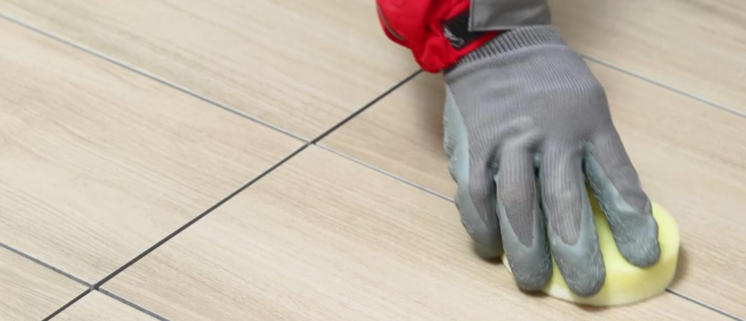 美缝这样做，砖面不会“蹭”到胶丨背胶想要好，方法用料都要好！