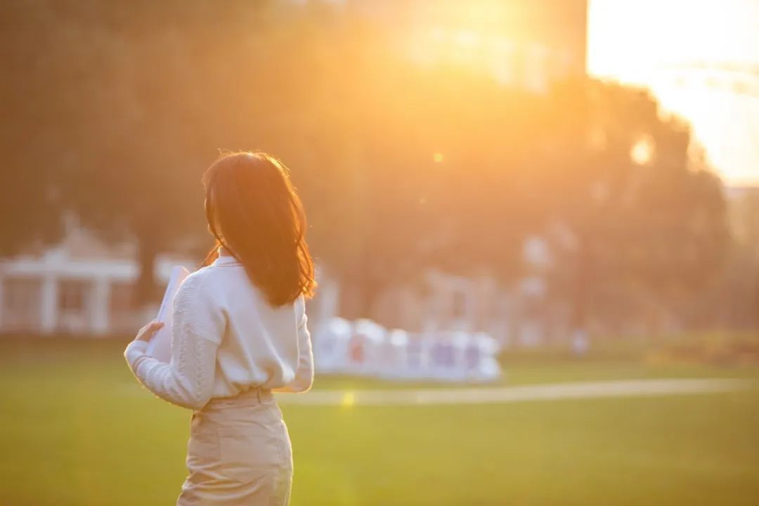 2022年三八妇女节祝福诗词七绝,发朋友圈的祝福诗词