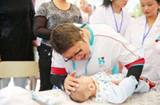 现在的韩红是怎样的一个人,明明可以靠实力却偏偏靠运气