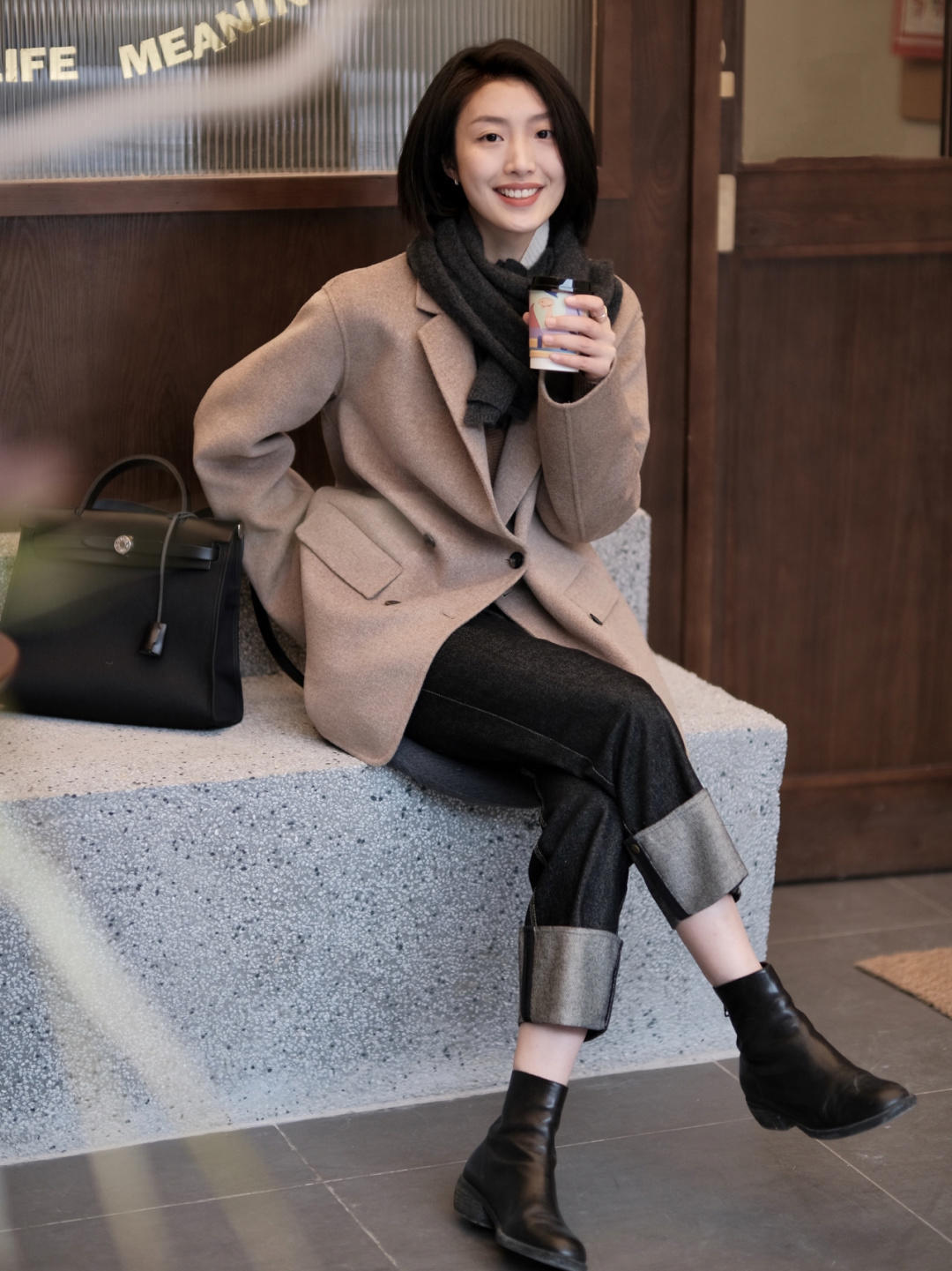 职场OL冬季离不开“羊毛西装”，借鉴这组搭配，日常通勤也很时髦