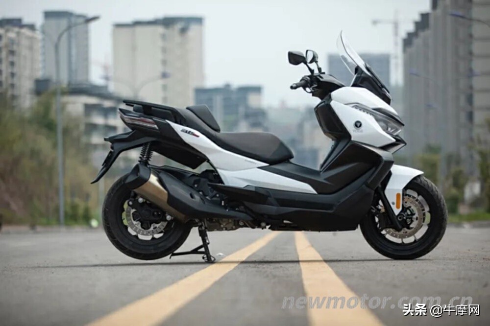 无极SR4Max｜宝马C400GT｜光阳赛艇S350横评（下）：出道即巅峰？