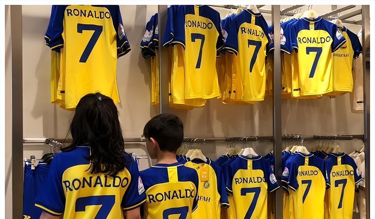 c罗迎国家队200场里程碑图片,c罗迎回归首秀