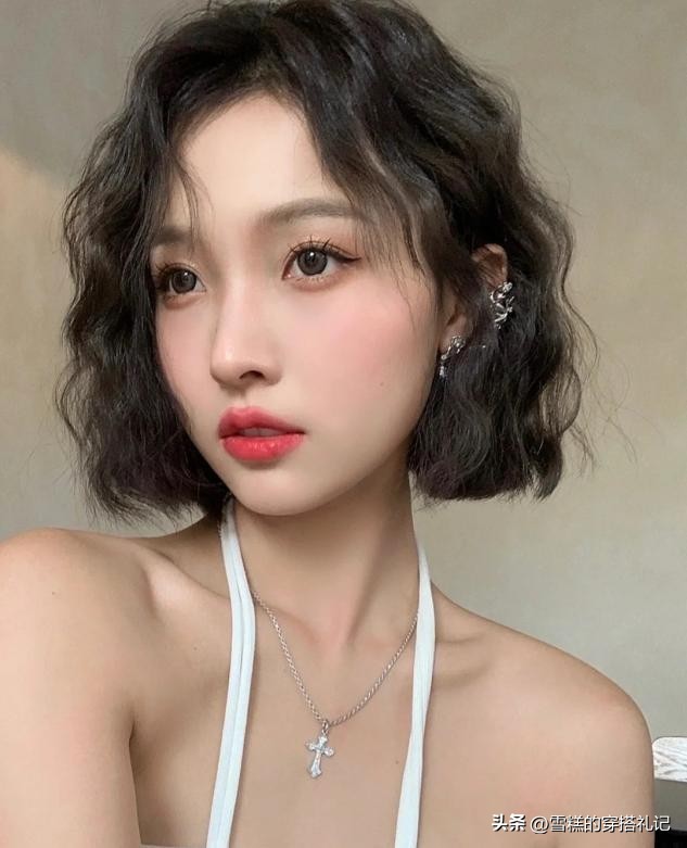 中短发显老还是显年轻,为什么有的短发显老气