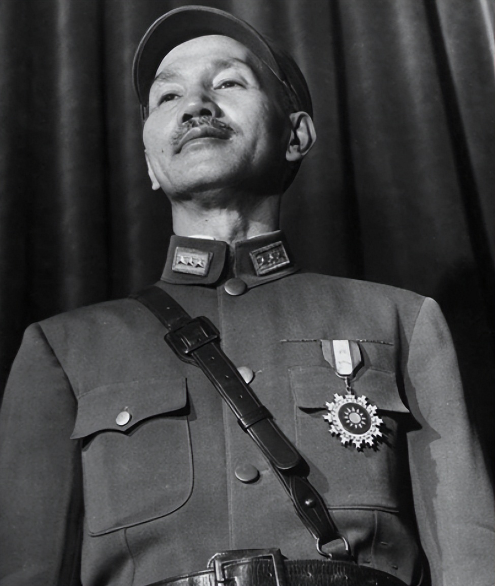 1934年国军少将救下近10万红军，建国后毛主席叮嘱：一定要找到他