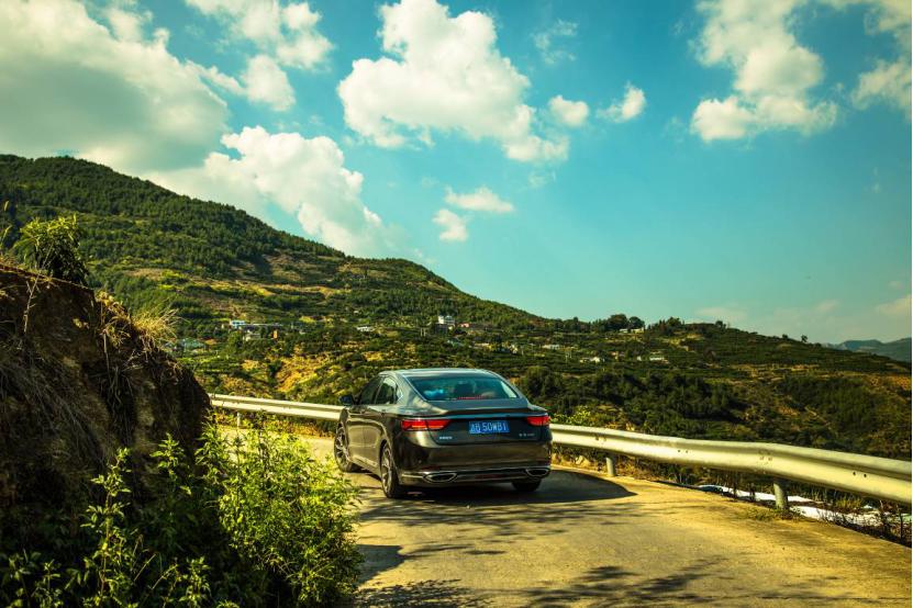 宽轮胎和窄轮胎哪个更好用,汽车宽轮胎和窄轮胎有什么区别