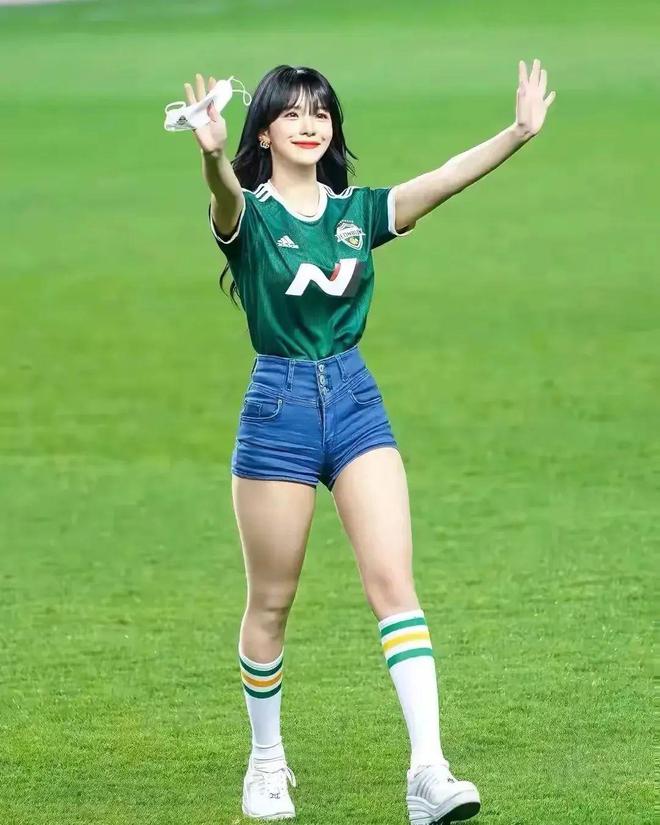 活力四射足球宝贝,气质十足的足球宝贝