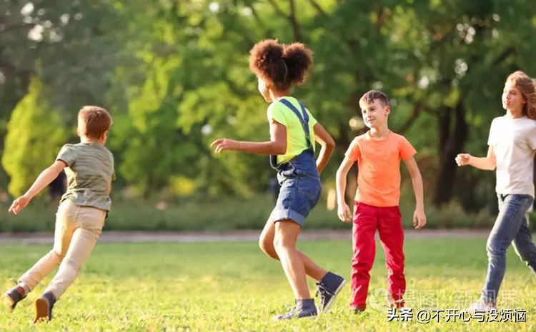 怎么选择衣服的胸围,女孩后背宽选择衣服