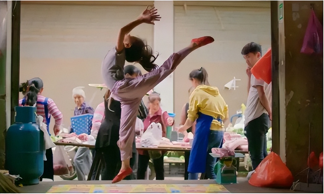 是的,新东方出电影了。请告诉孩子,你的每一滴汗水都算数