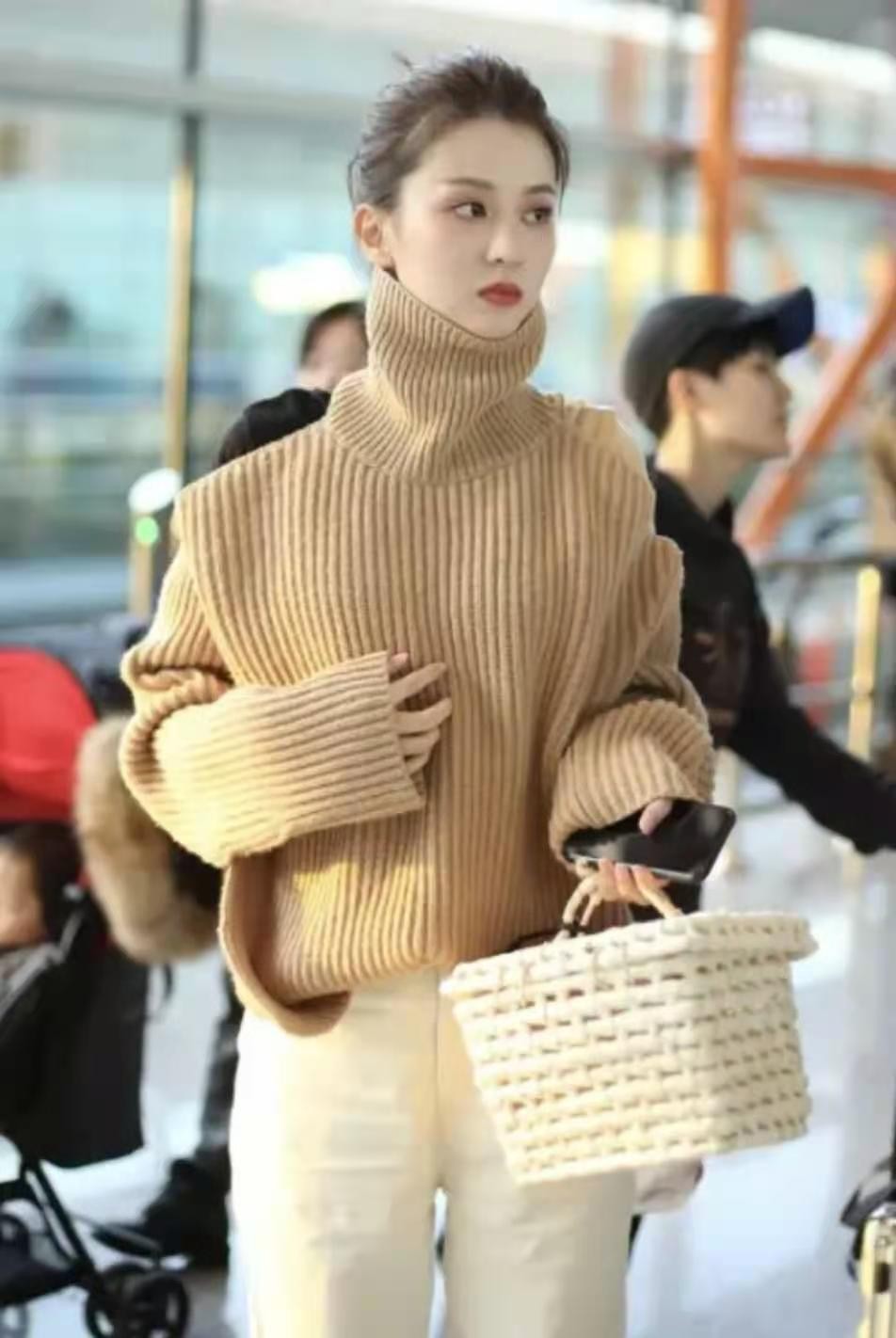 乔欣私服穿搭效果惊人,乔欣现身北京机场牛仔裤配长靴