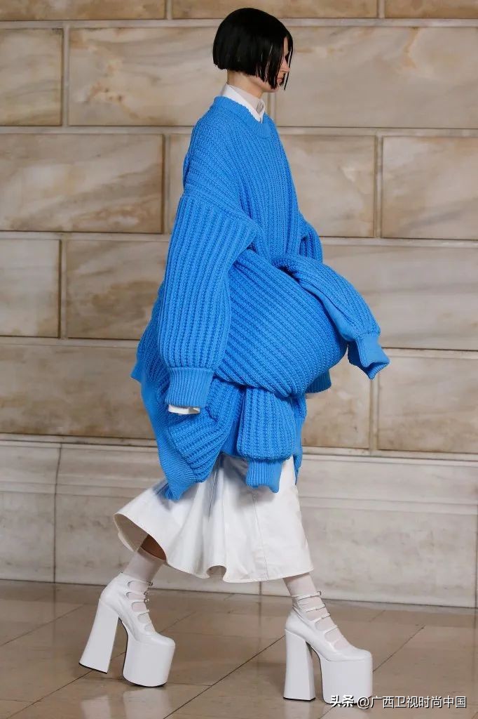 那些秀场上的“丑”鞋子