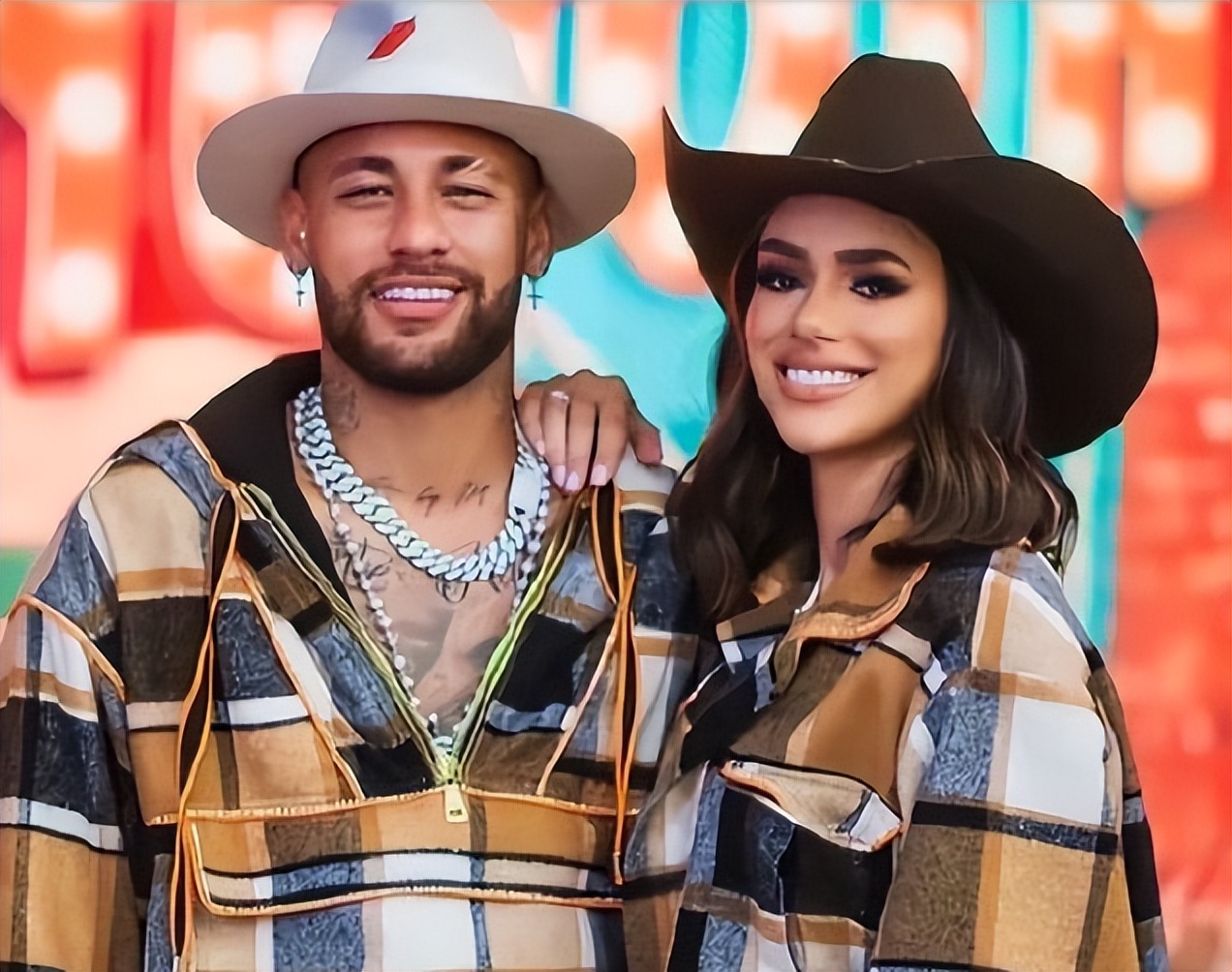 巴西第一深情女友照片,内马尔两任女朋友照片