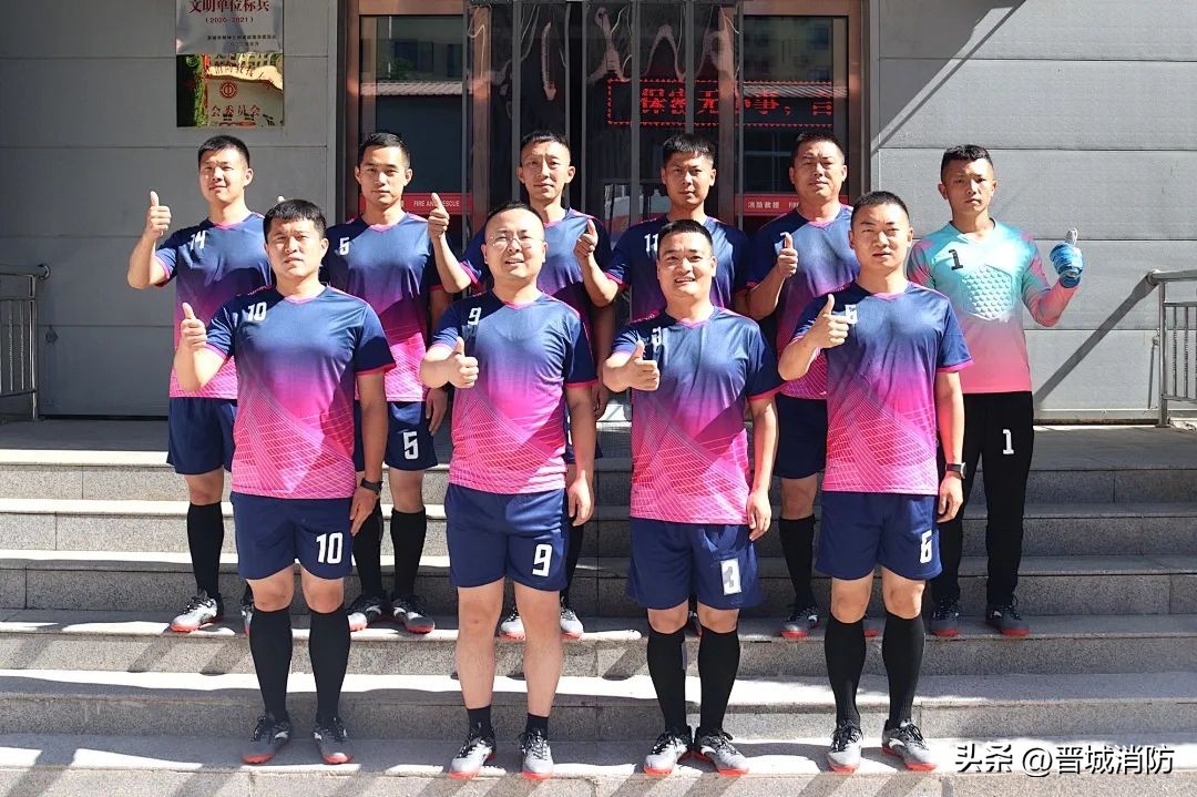 绿茵场上展风采,绿茵场上