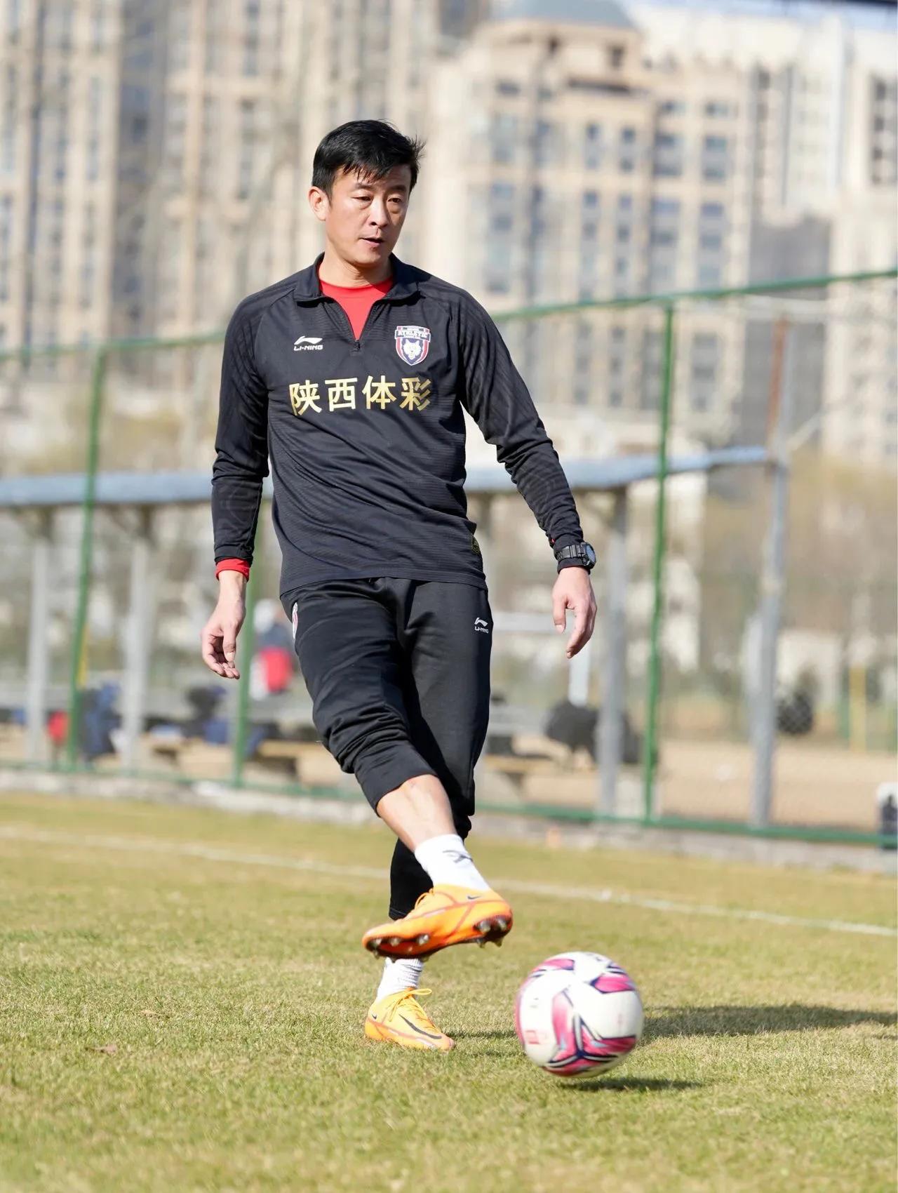 陕西长安竞技现有球员们继续在丈八基地进行赛季前的备战训练