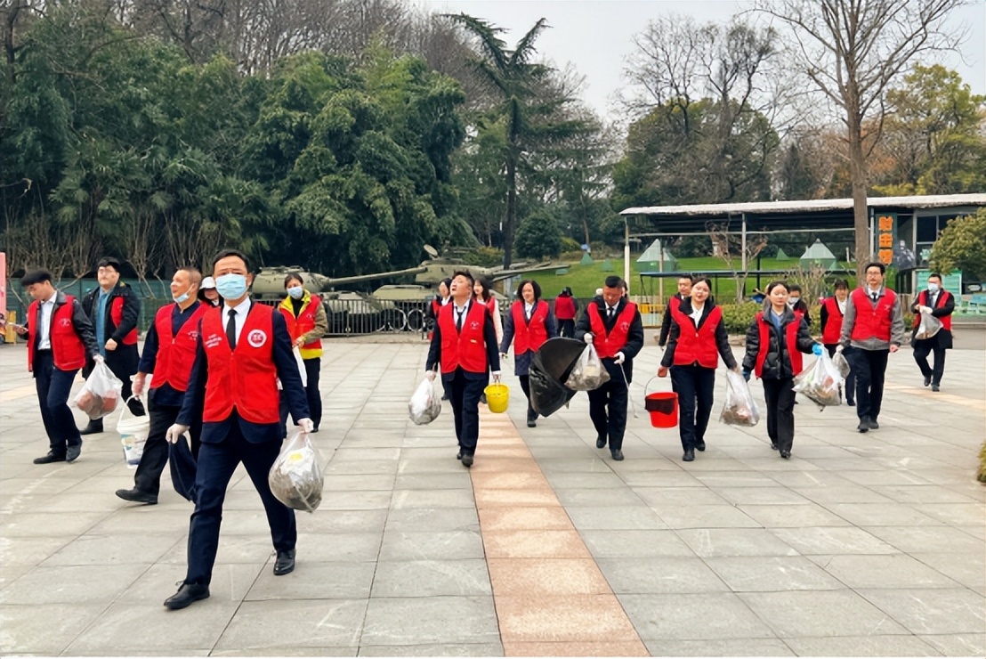 共产党员服务队进车站学雷锋活动,国企党支部学雷锋活动