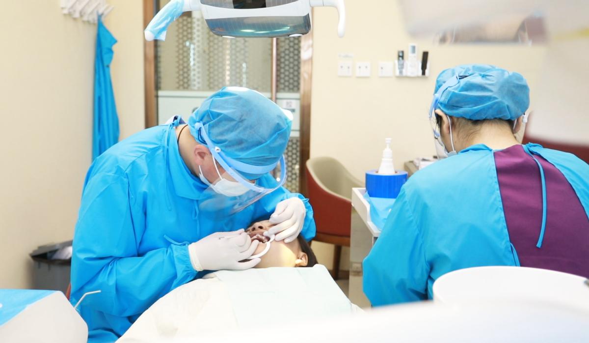 保定种植牙降价,一口牙抵一套房子