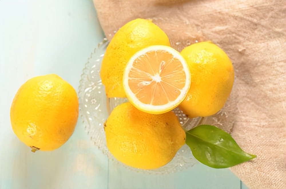 每晚喝一杯柠檬水有效吗,每天喝一杯柠檬水会变漂亮吗