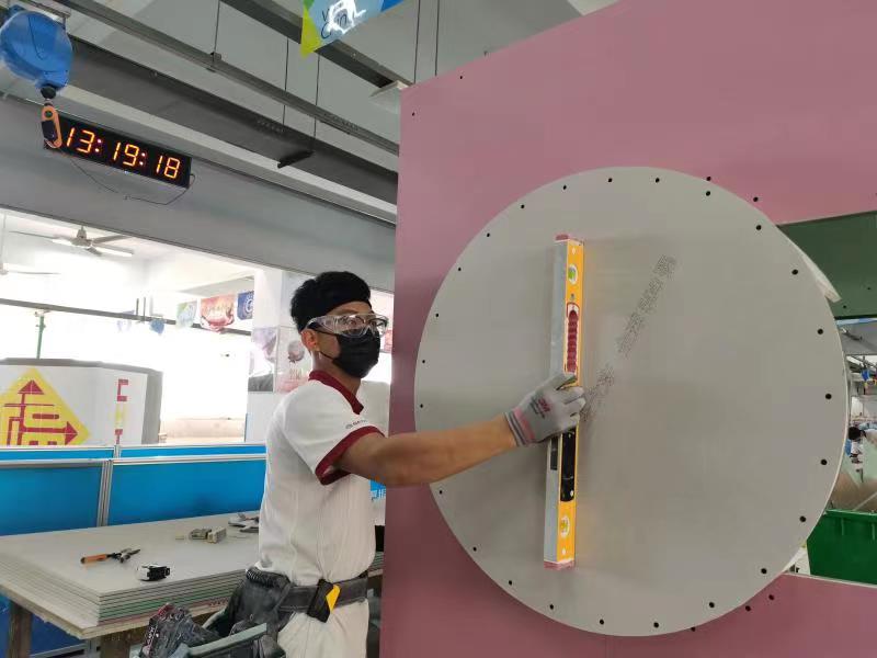 “刮大白”的22岁世界冠军：吃苦5年进国家队，赛前3个月瘦30斤，装备重700斤，是技术工人最好的体面