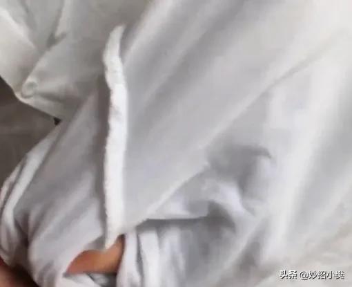 白色衣服腋下黄了怎么洗,穿的衣服腋下发黄怎么避免