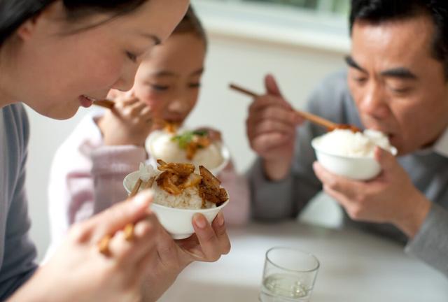 怎样做到吃饭只吃七分饱,吃饭只吃七分饱怎么控制