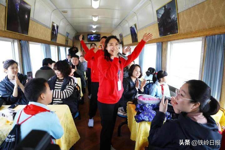 调兵山蒸汽机车视频,踏上列车感受雪景