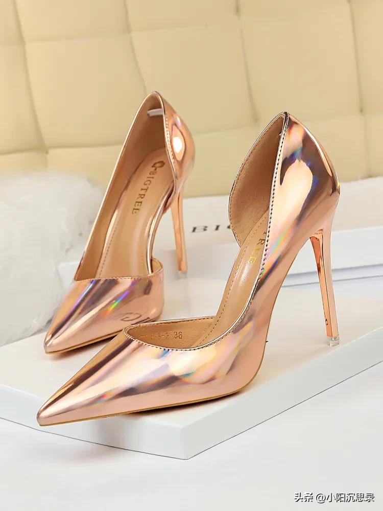 达芙妮和卓诗尼的鞋子哪家好,女款四季鞋品牌达芙妮