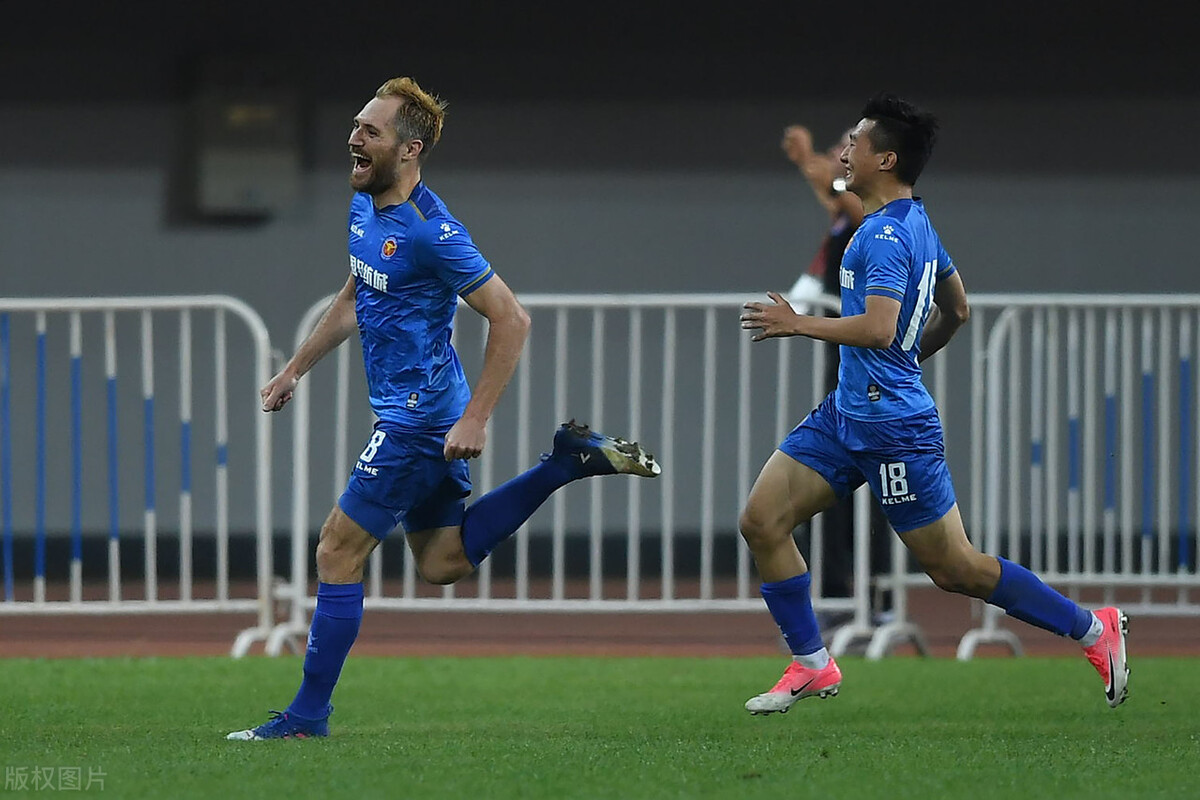 绿城球迷和毅腾球迷大战,前路无知己谁人不识君是什么意思