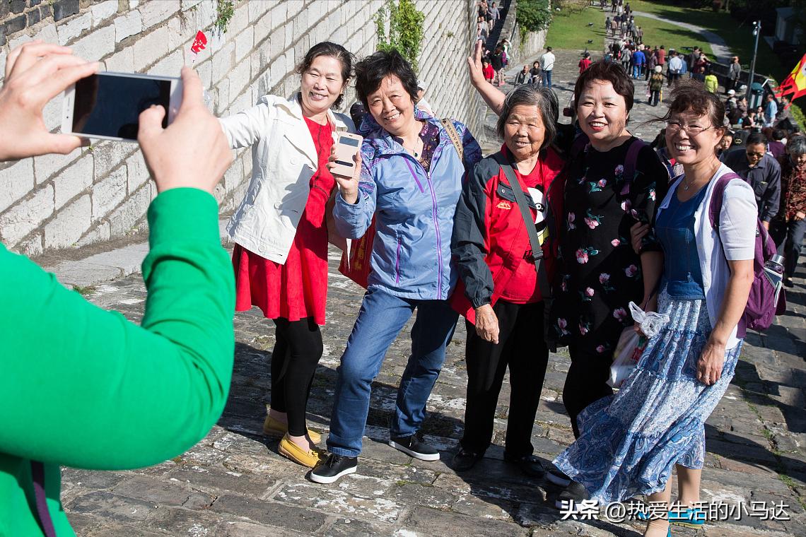 我退休躺平5年了，感觉很自在，可去了一趟堂姐家，我却后悔了