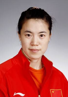 王楠患癌后丈夫的做法令网友泪目,王楠患癌却坚持两年退役为何