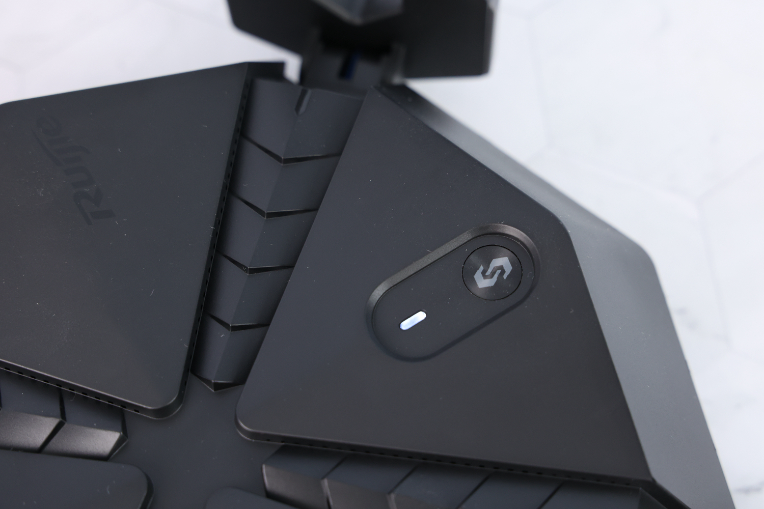 锐捷天蝎和华为路由器哪个好,锐捷天蝎三频路由器参数