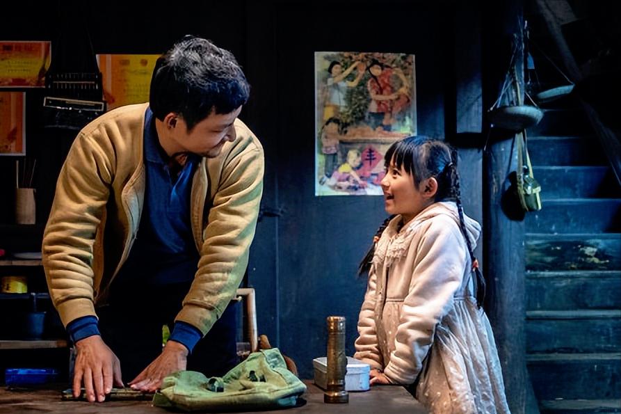 7岁女孩身患绝症，不愿拖累养父，自愿放弃治疗，感动无数人