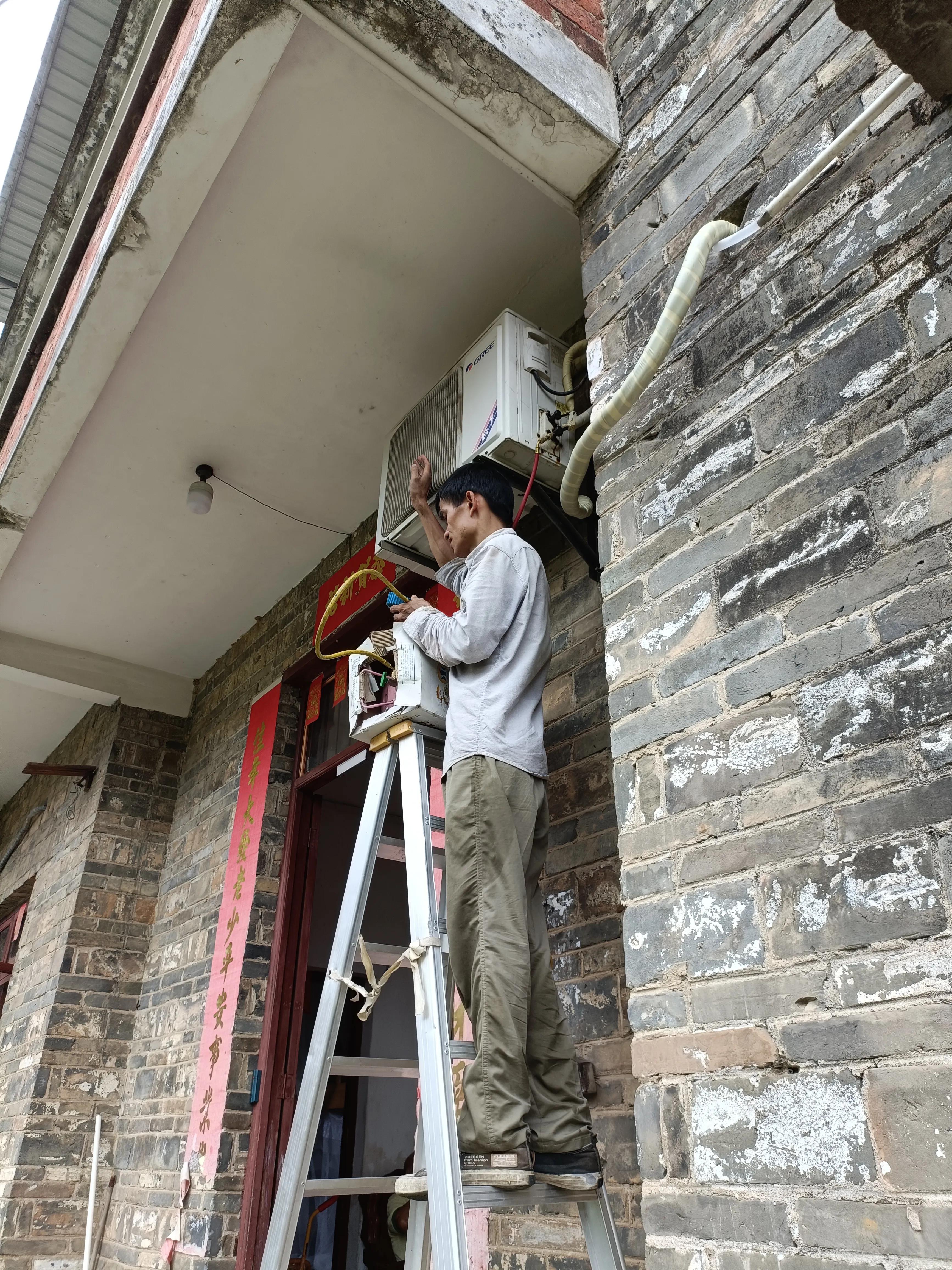 空调进空气该怎么维修,空调冒白烟怎么修