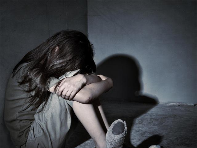 女大学生酒醉被强奸，以为做*梦春**热情配合，纳闷这梦怎么那么真实