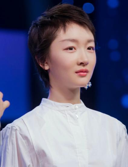 没有颜值没身材周冬雨为何如此红,其貌不扬的周冬雨为什么备受关注