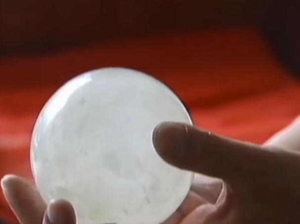 小伙捡到一块长满“金子”的石头,男子散步捡到会发光的石头给20万