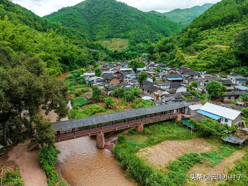 云南古盐井在哪里,诺邓盐井产于哪个地层