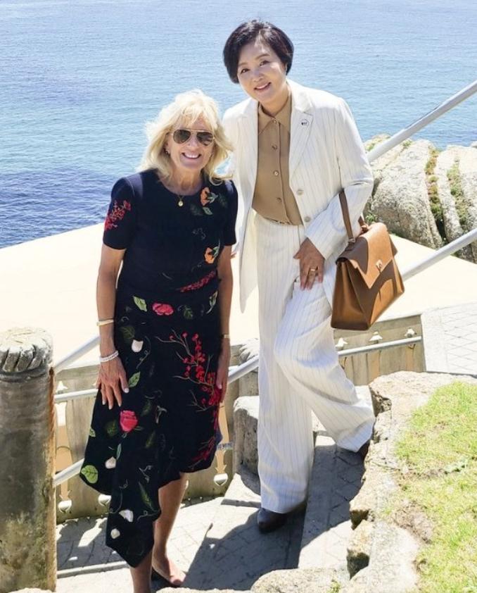 文在寅夫人：看似最接地气的第一夫人，却被曝花10亿公款买衣服