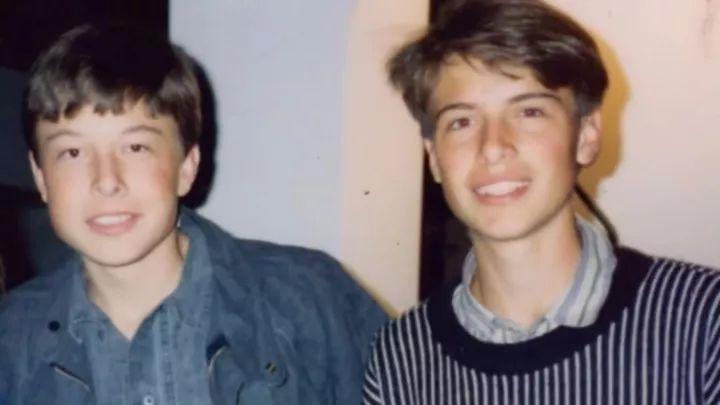 马斯克特斯拉创业史,特斯拉马斯克与兄弟创业故事