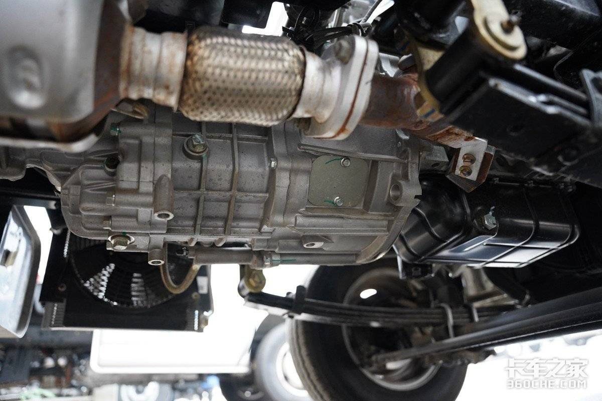 东风小霸王w15厢货最新款价格,东风小霸王w15汽油版排半厢货价格