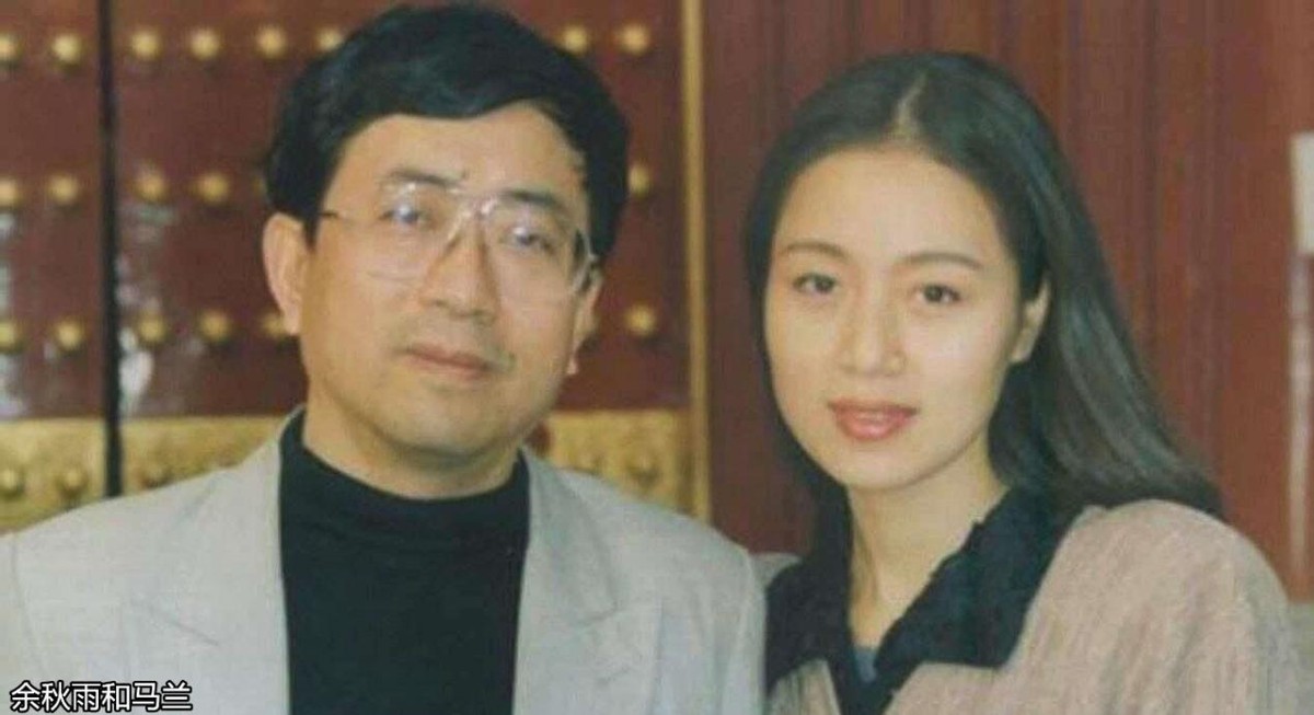 打工为余秋雨治病，为省1元走夜路摔下水道，13年后夫娶年轻女星