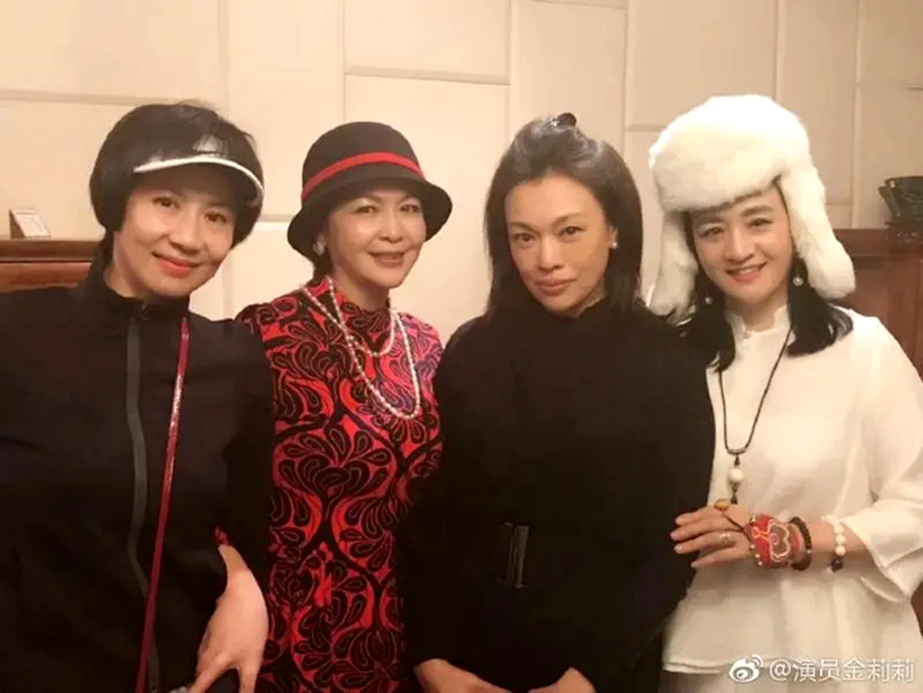 伍宇娟袁紫衣今昔对比照,中戏五朵金花伍宇娟