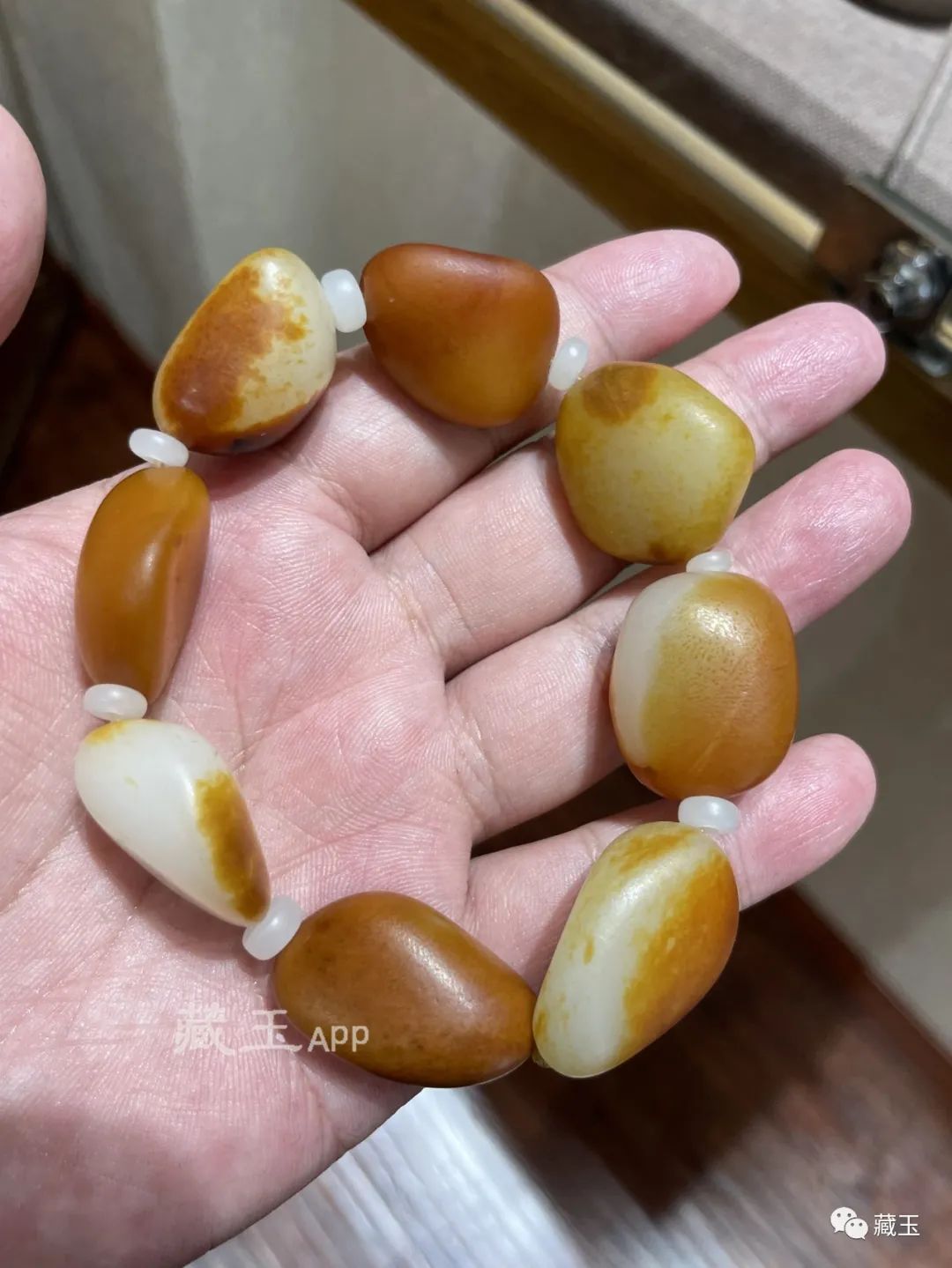 一条籽料圆珠手串价格,真的和田籽料手串值多少钱