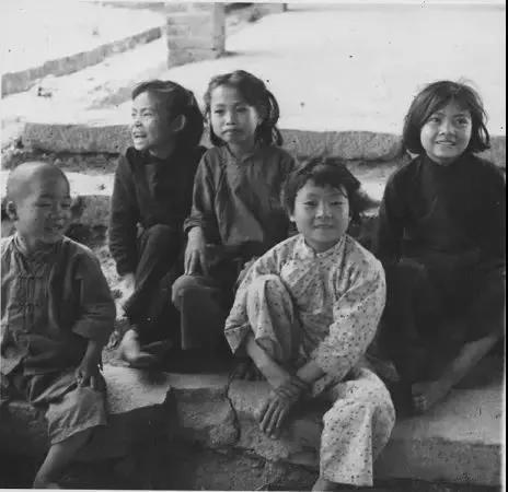 八岁乡下男孩遭遇可怕的一天，赶场路撞土匪，上街目睹杀人全过程