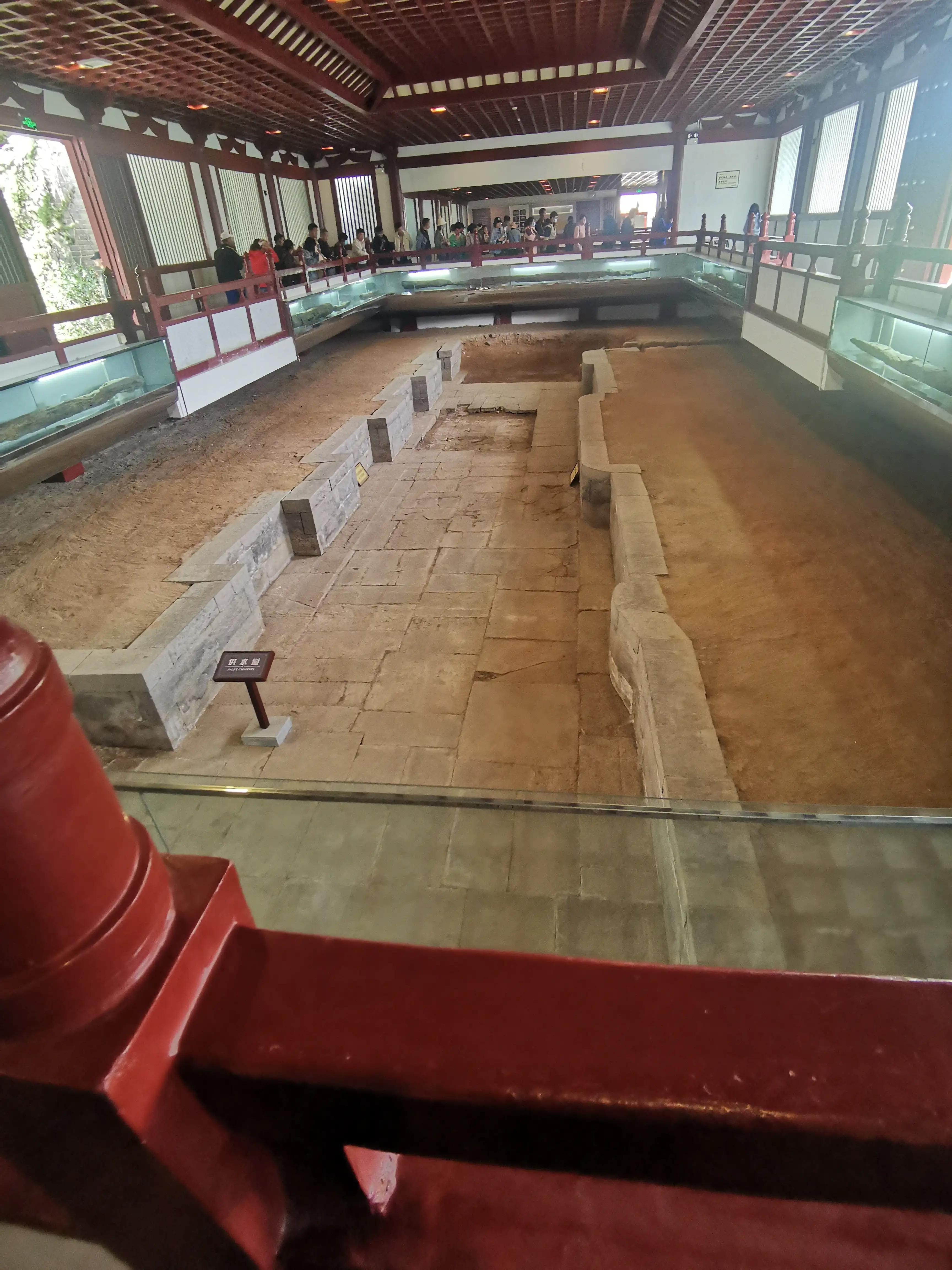 华清池温泉水滑洗凝脂,春寒赐浴华清池温泉水滑洗凝脂