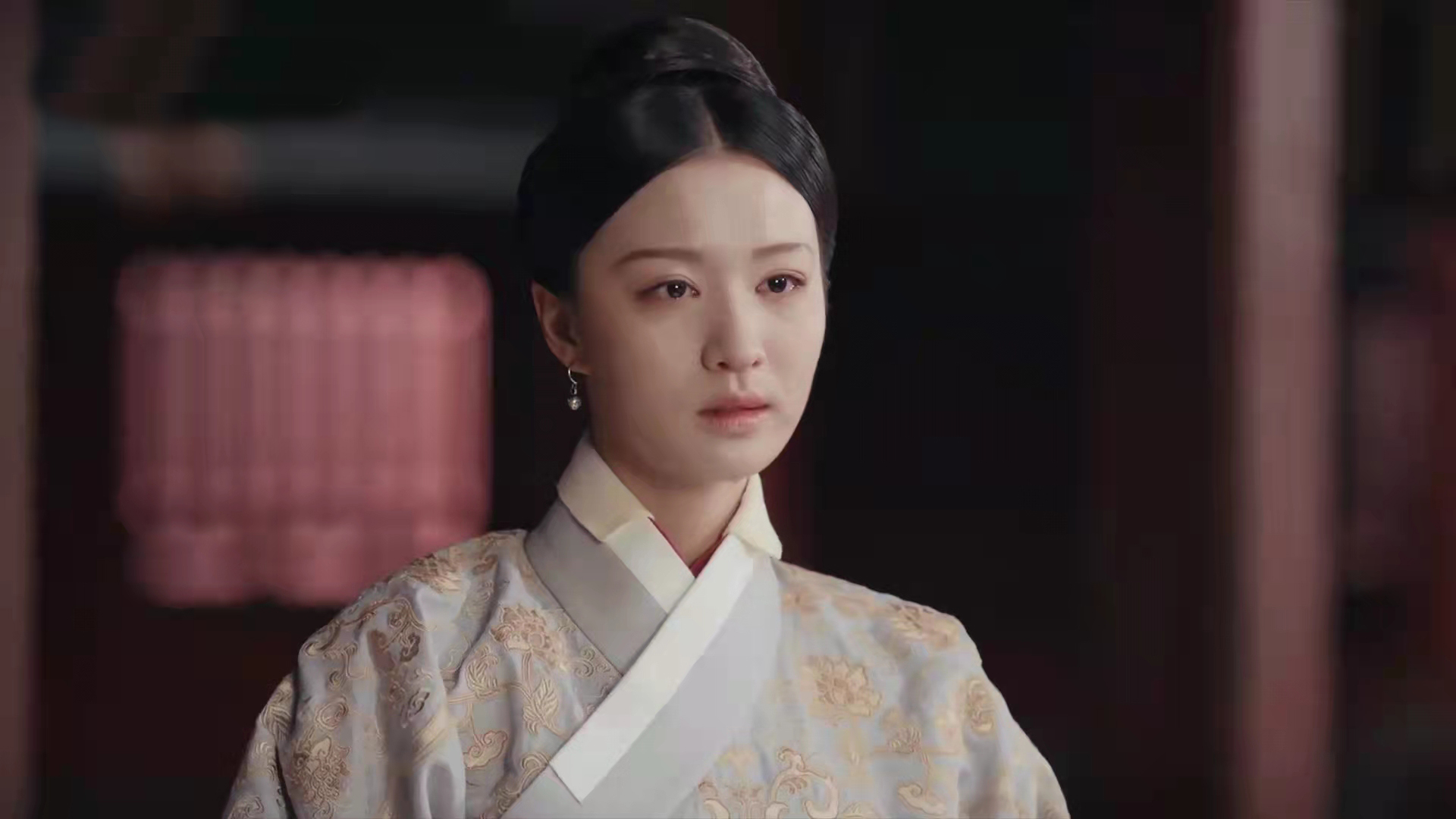 先别急着质疑，《尚食》里的这句古诗，还真没有读错