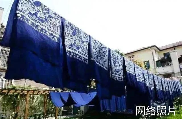 心系蓝印花布的日本籍老太太