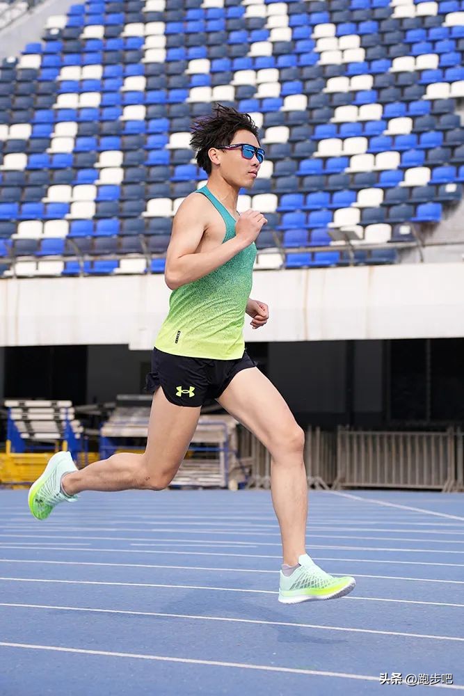 UAFLOWVelocitiElite：首款竞速碳板跑鞋的快速“出道”