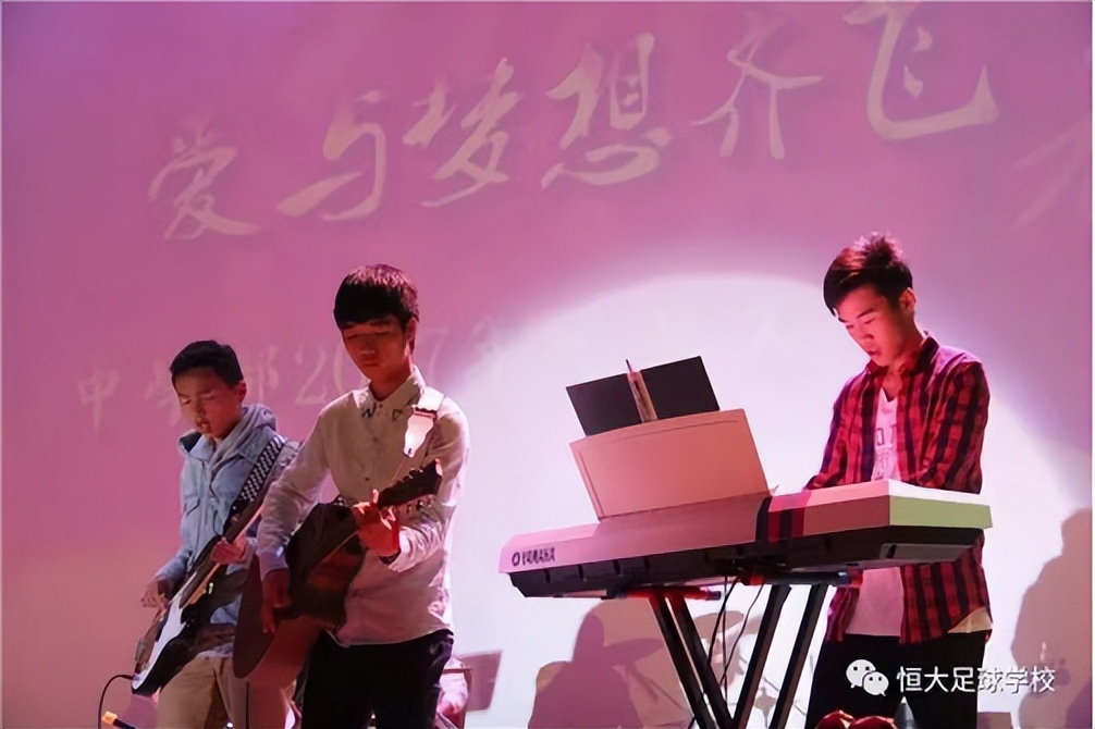 乾坤未定你我皆是黑马毕业典礼,毕业生演讲乾坤未定你我皆是黑马