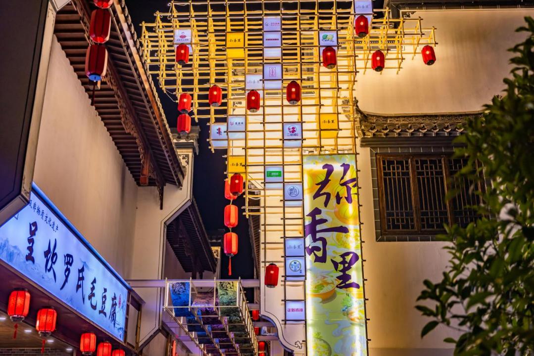 黄山风景屯溪老街,夜游黄山屯溪老街一角