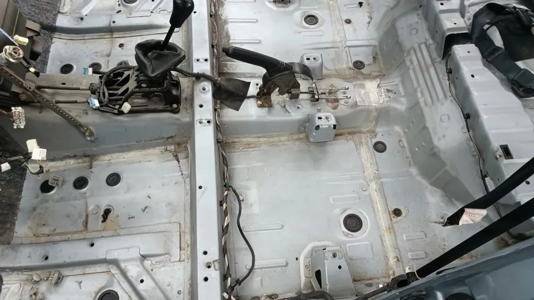 2010款比亚迪f0翻新案例,比亚迪f0全车翻新喷漆多少钱